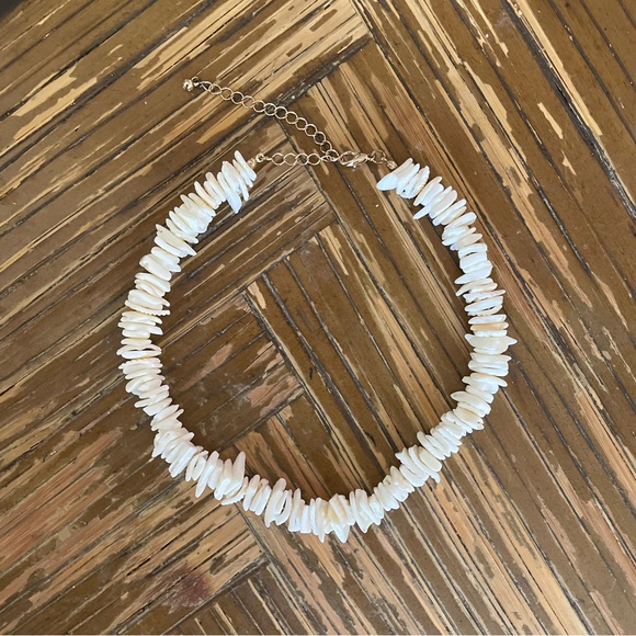 Puka White Shell Choker Necklace - Picture 1 of 5
